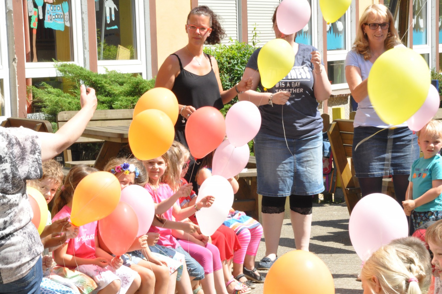 Symbolischer Rausschmiss der Maxikinder – Kindergarten Christus-König