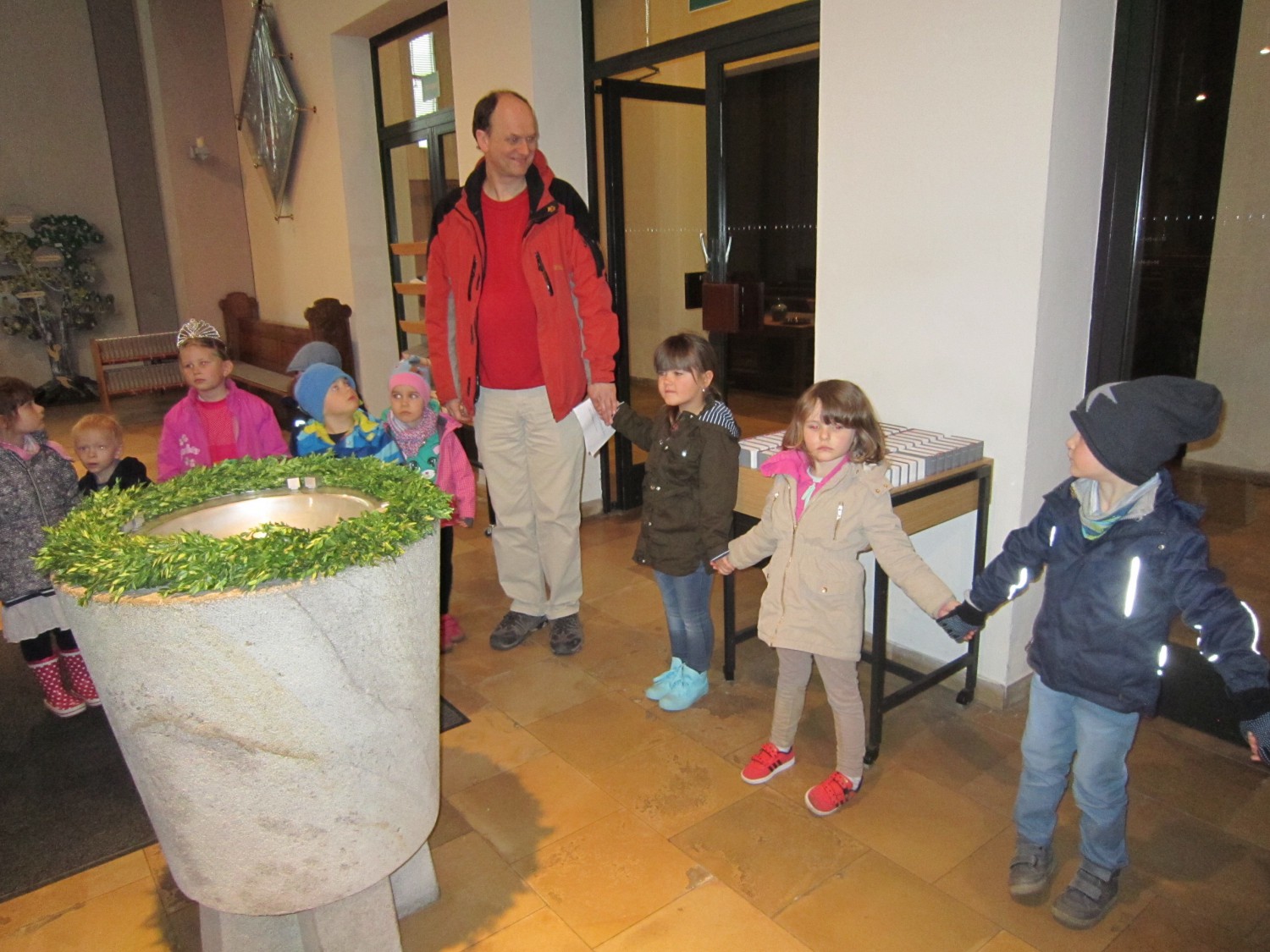 Kinder lernen Kirche kennen – Kindergarten Christus-König