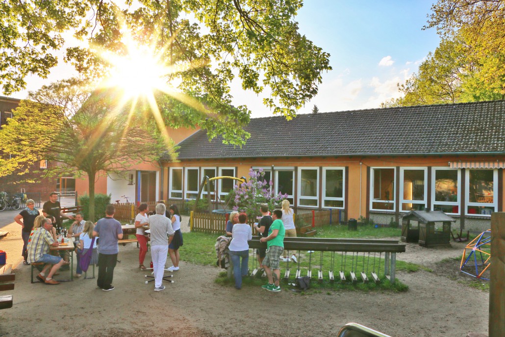  Abrissparty am alten Kindergarten Christus König – Kindergarten Illustration 